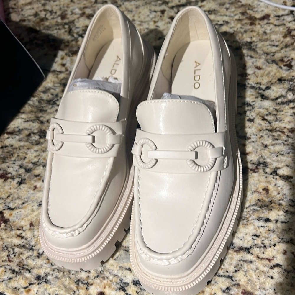 Gorgeous, off-white platform Baberiel
Womens Loafers